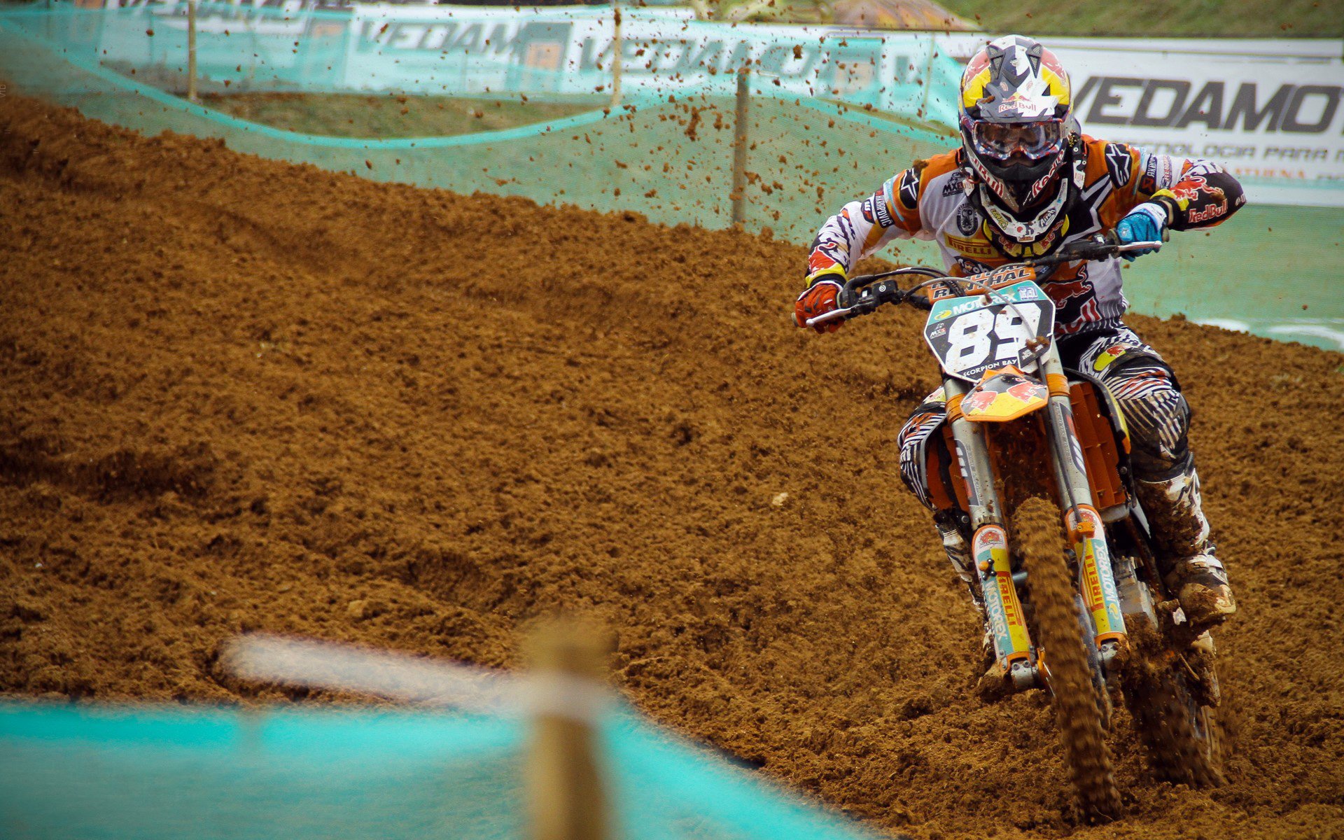 大比分获胜首场状态出色，利物浦观众沸腾！，德罗巴重返赛场比赛高潮迭起